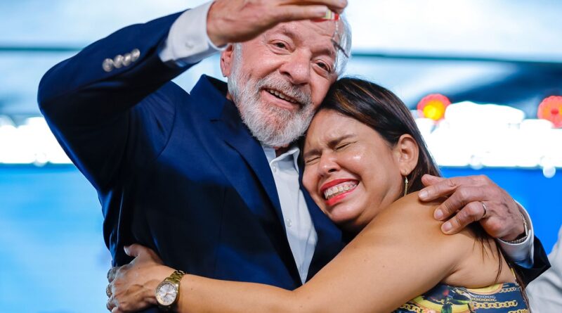 "Nós vamos derrotar as mentiras", diz Lula em Macapá