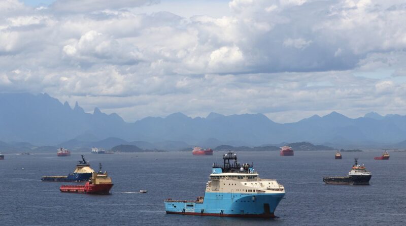 Remoção de navios abandonados na Baía de Guanabara será no 2º semestre