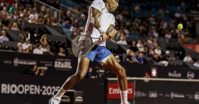 Thiago Monteiro avança às oitavas em dia de calor intenso no Rio Open