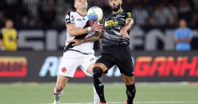 Vasco e Botafogo jogam por vaga na semifinal do Carioca