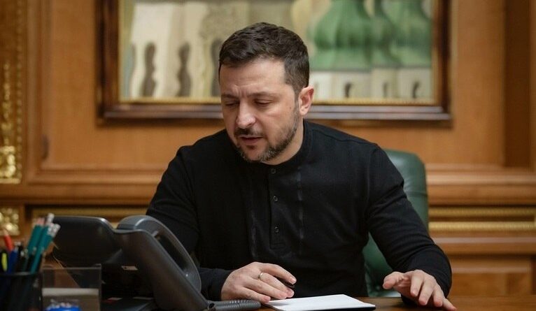 Zelensky diz que está disposto a deixar presidência da Ucrânia em troca do fim da guerra com a Rússia﻿