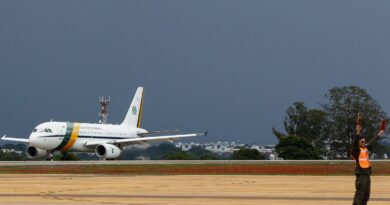 Avião presidencial arremete ao tentar pousar em Sorocaba