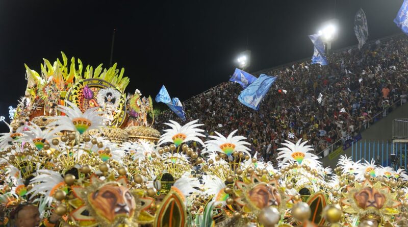 Beija-flor conquista o 15º título do carnaval do Rio de Janeiro