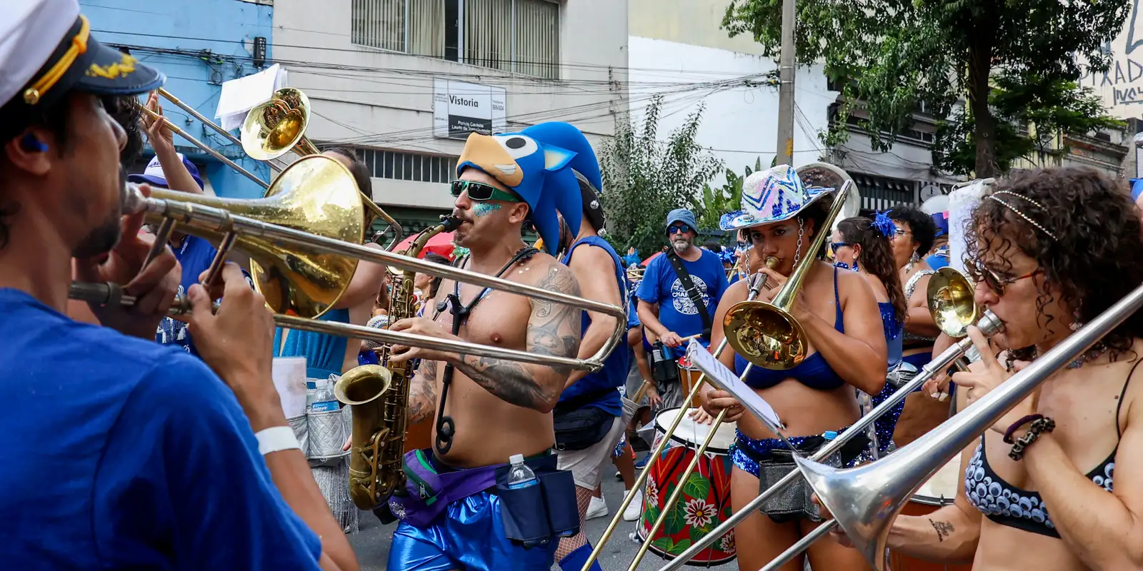 Bloco mais antigo de São Paulo anima carnaval no centro da cidade