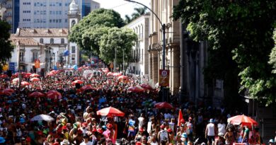 Bola Preta aposta na tradição em desfile no dia do aniversário do Rio