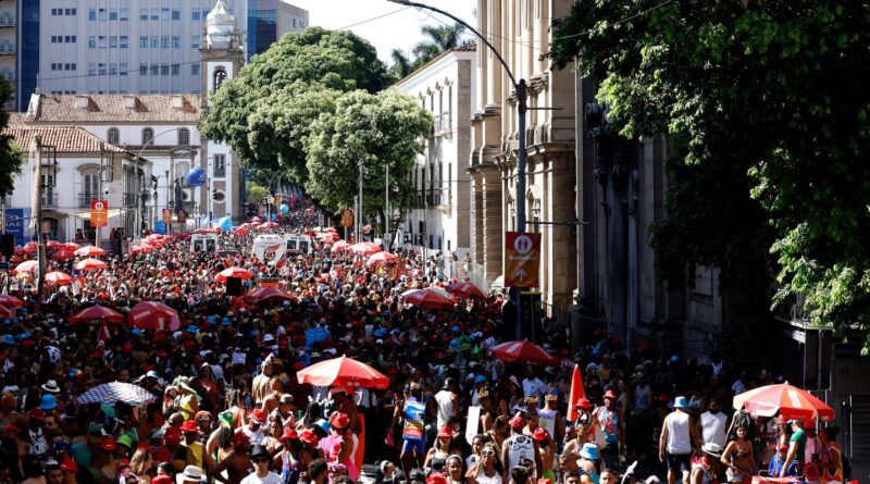 Bola Preta aposta na tradição em desfile no dia do aniversário do Rio