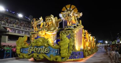 Carnaval carioca começa com desfile da Série Ouro e 22 blocos de rua