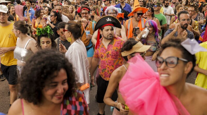 Carnaval do DF tem misturas de ritmos e mudança de percursos de blocos