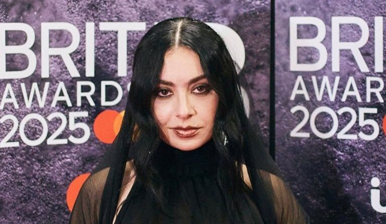 Charli XCX vence categorias principais e o destaque da premiação; veja outros ganhadores
