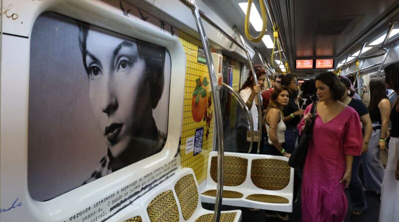 Estação de metrô em São Paulo recebe mostra de Clarice Lispector