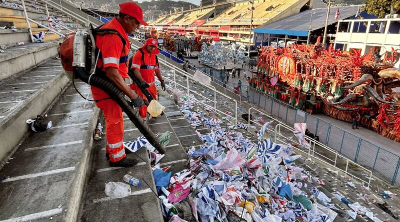 Mais de 67 toneladas de resíduos são recolhidas após desfiles no Rio