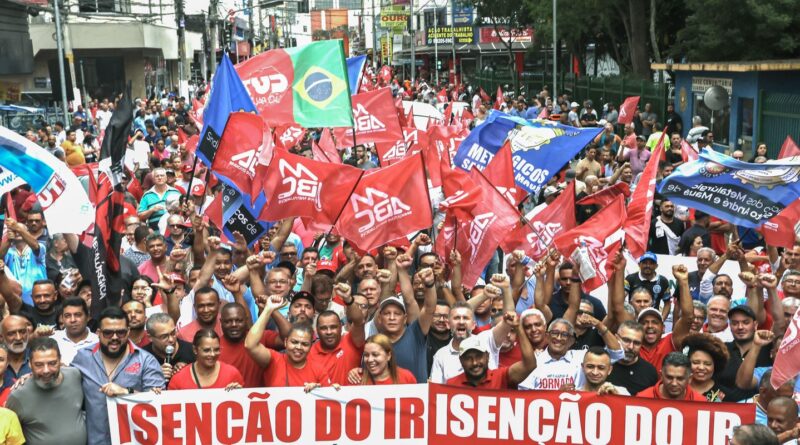 Protesto de metalúrgicos defende isenção de IR e redução de jornada