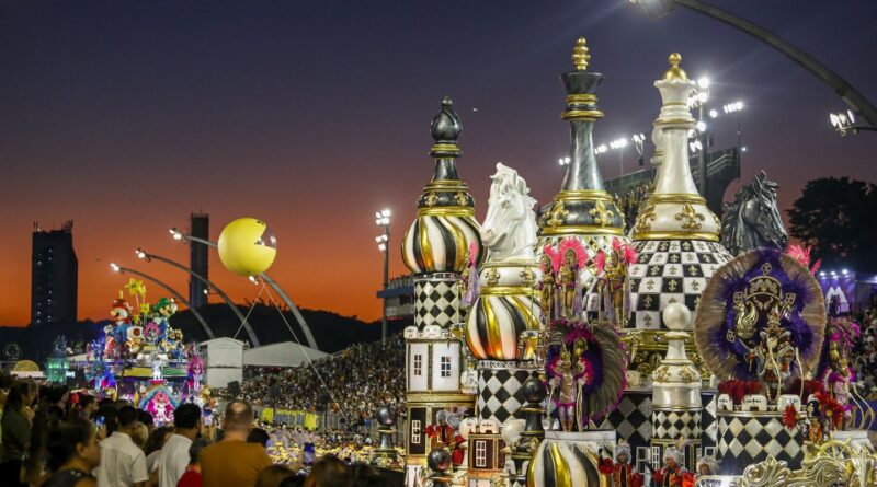 Rosas de Ouro é campeã do carnaval das escolas de samba de São Paulo