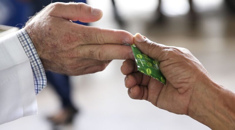 Saúde distribui preservativos e informações sobre IST/Aids no Rio