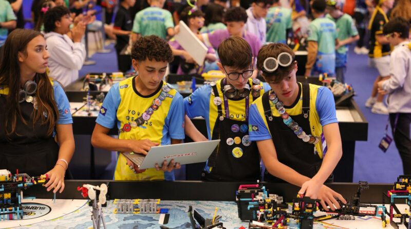 Torneio de robótica classifica estudantes para competição mundial