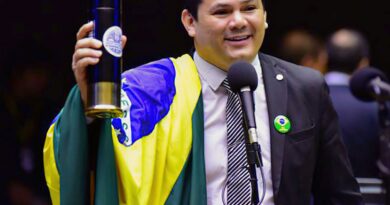 AGU pede investigação de deputado por declarações contra Lula