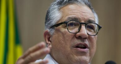 Brasil deve chegar a 635,7 mil médicos em 2025; mulheres são maioria