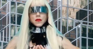 Cover da Lady Gaga atrai passageiros na rodoviária do Rio de Janeiro