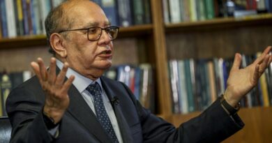 Gilmar Mendes recebe indígenas do povo Munduruku no STF
