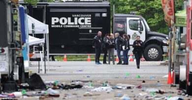 Homem joga carro contra dezenas de pessoas no Canadá; 11 morreram