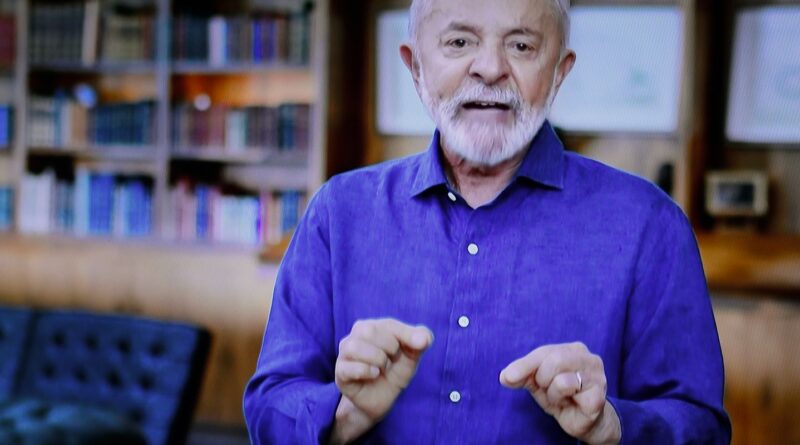 Lula defende debate sobre fim da escala 6x1 e aborda fraude no INSS