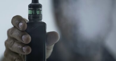 Plataformas devem remover propagandas de cigarros eletrônicos