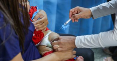 Vacinação nas escolas: crianças são imunizadas e atualizam caderneta