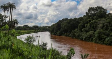 Vazamento de água em tubulação da Vale mobiliza Brumadinho