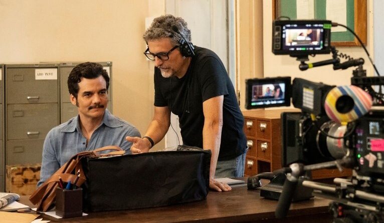Após vitória em Cannes, Kleber Mendonça Filho posta foto com diploma de ‘Melhor Diretor’