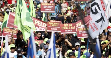 Ato em SP une centrais sindicais e governo pelo fim da escala 6x1