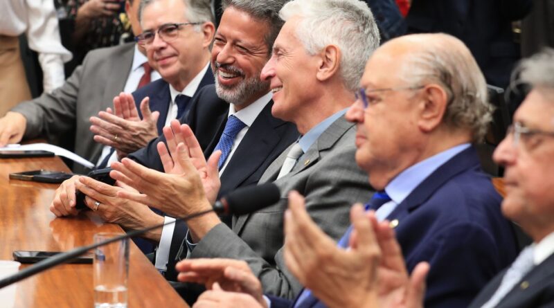 Câmara instala comissão sobre isenção do Imposto de Renda até R$ 5 mil