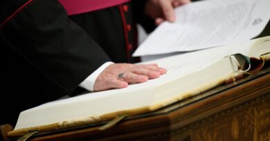 Cardeais entram em reclusão antes do conclave para eleger novo papa