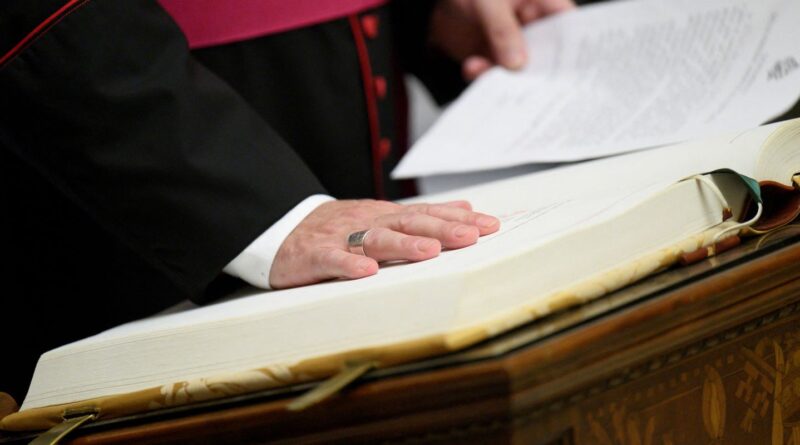 Cardeais entram em reclusão antes do conclave para eleger novo papa