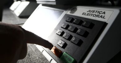 Cármen Lúcia pede que eleitor regularize título até 19 de maio