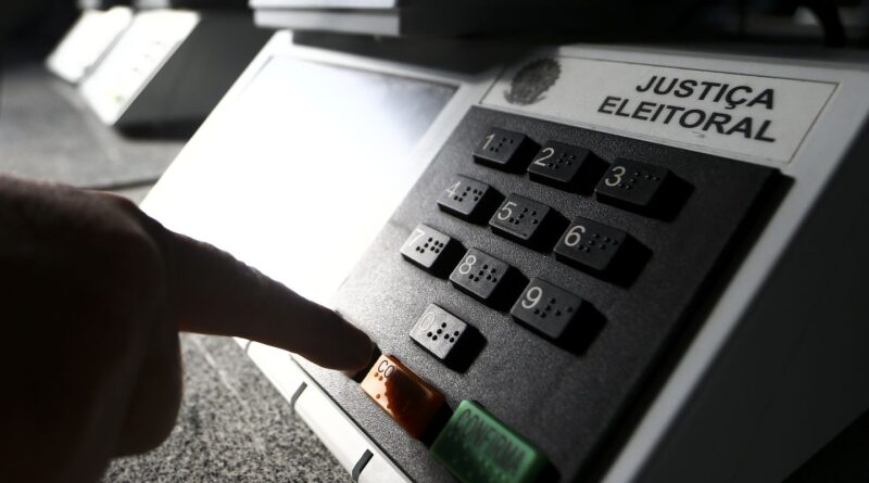 Cármen Lúcia pede que eleitor regularize título até 19 de maio