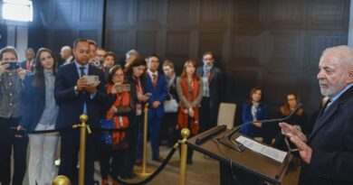 Com Putin, Lula reforça posição em atuar por fim da guerra na Ucrânia