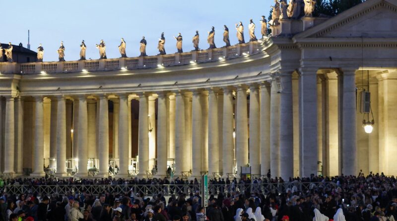 Conclave: Vaticano tem fumaça preta após nova votação do conclave
