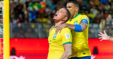 Copa do Mundo de beach soccer: Brasil goleia Omã por 11 a 1