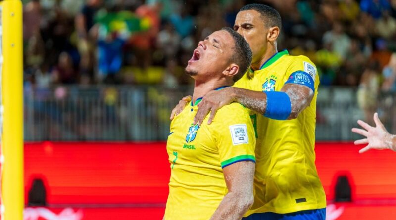 Copa do Mundo de beach soccer: Brasil goleia Omã por 11 a 1