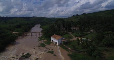 Corpo de jovem que se afogou no Rio Cricaré durante churrasco em família é encontrado