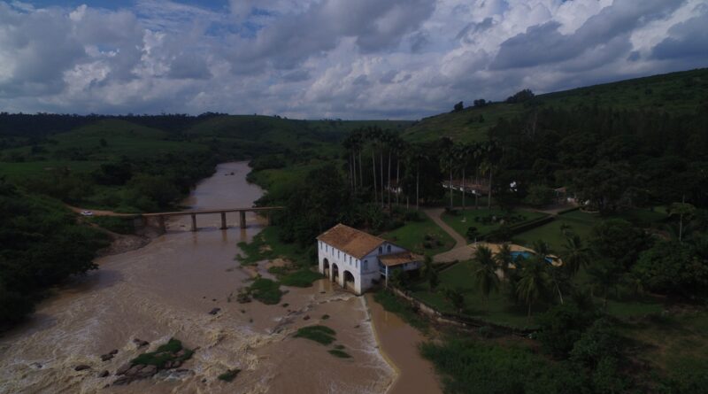 Corpo de jovem que se afogou no Rio Cricaré durante churrasco em família é encontrado