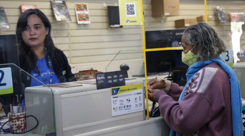 Correios fazem primeiros atendimentos a vítimas da fraude no INSS