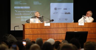 Encontro sobre Suassuna transforma-se em show de Gilberto Gil na ABL