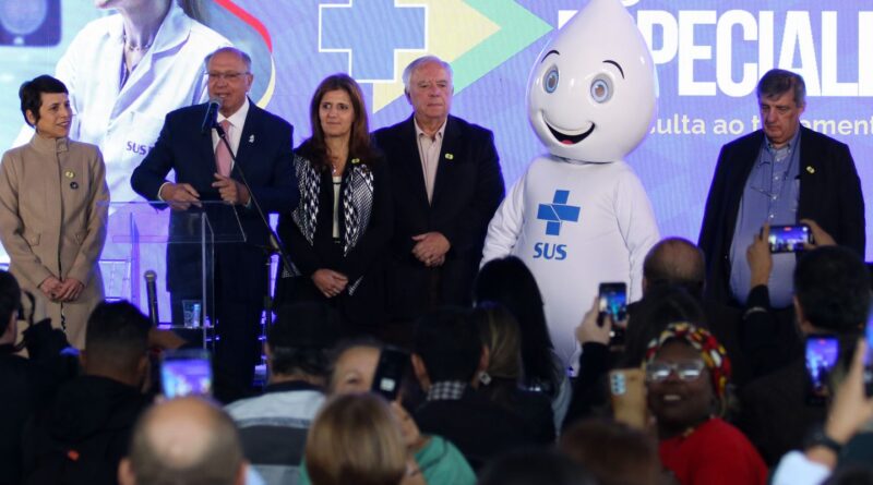 Equipamentos para tratamento do câncer são entregues para seis cidades