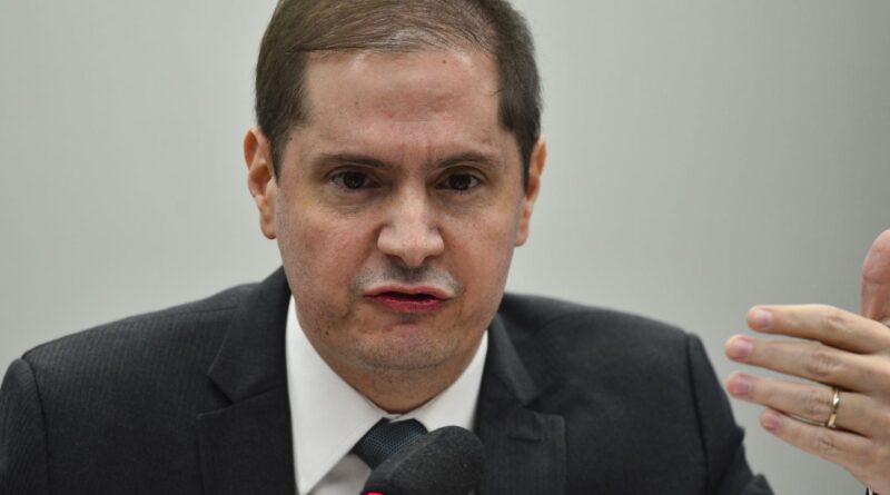 Ex-AGU confirma ao Supremo consulta de Bolsonaro para reverter urnas