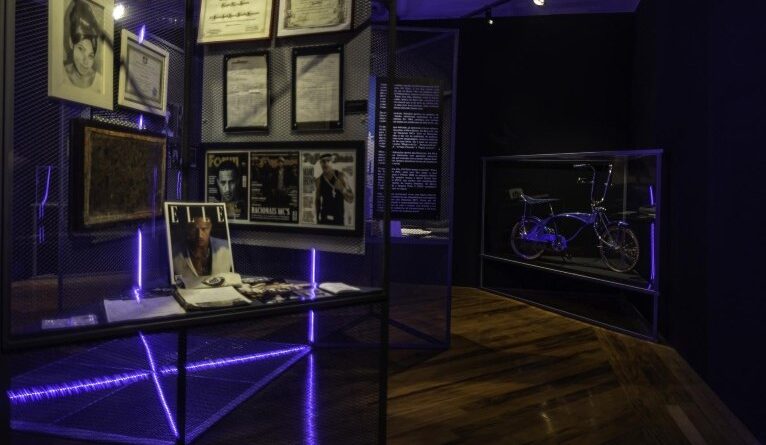Exposição “Racionais MC’s - O Quinto Elemento” é prorrogada até 31 de agosto no Museu das Favelas