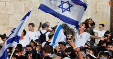 Extrema-direita confronta palestinos em marcha anual em Jerusalém