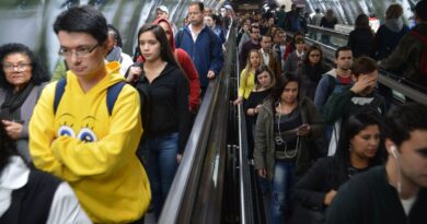 Falha no Metrô de São Paulo causa lentidão; estações estão lotadas