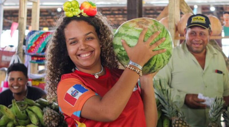 Feira do MST em SP permite passeio por histórias do Brasil e do mundo