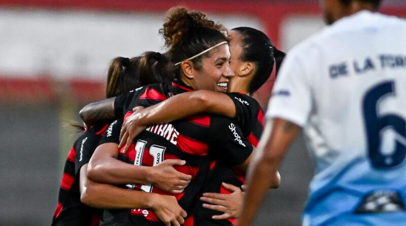 Flamengo goleia Real Brasília por 4 a 0 no Brasileirão Feminino